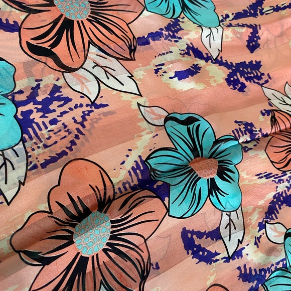 Japanese Silk Pink and Blue Flower Pattern Scarf 
Made in Japan
170cm x 45cm - Picture 2 of 7